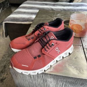 women’s oncloud shoes
